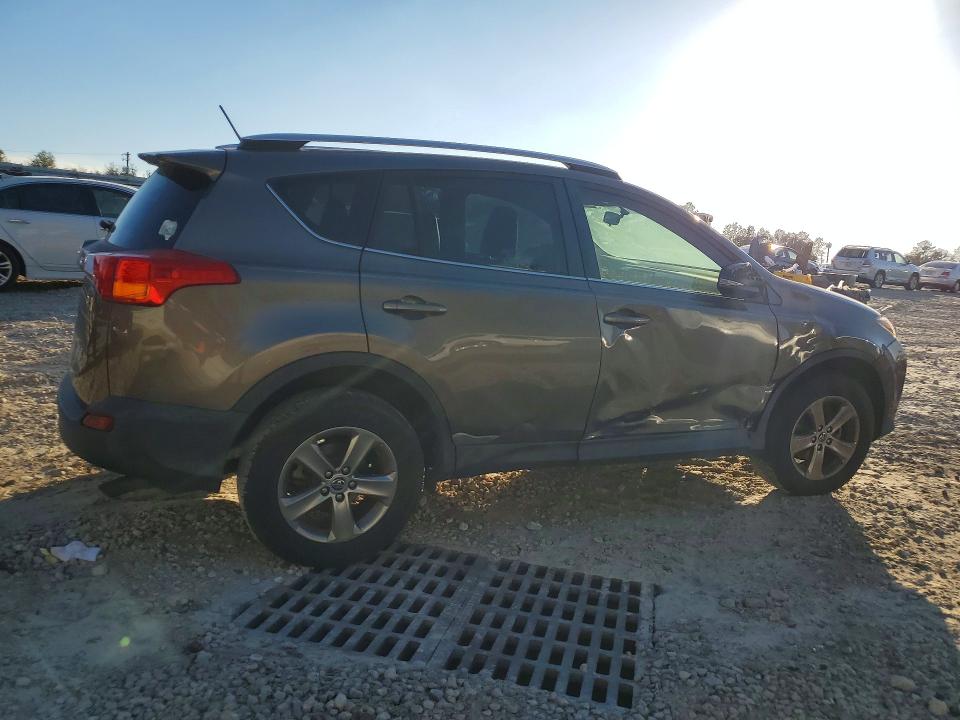 Photo 3 from auction – 2015 TOYOTA RAV4 XLE with VIN JTMWFREV2FD058310