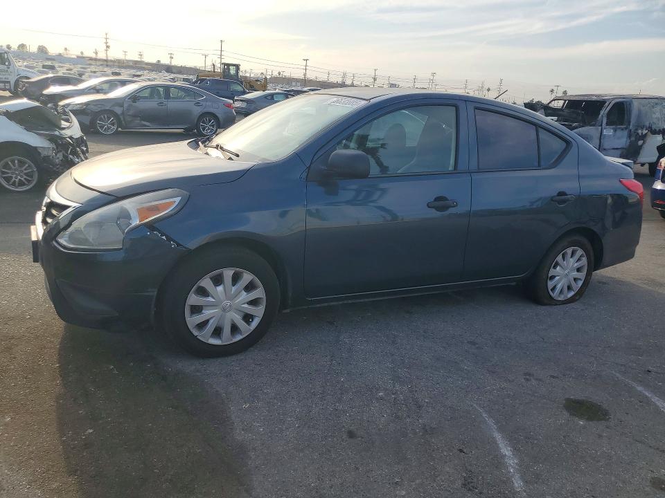 NISSAN VERSA 2015 con VIN 3N1CN7AP3FL869807 - Foto de la subasta