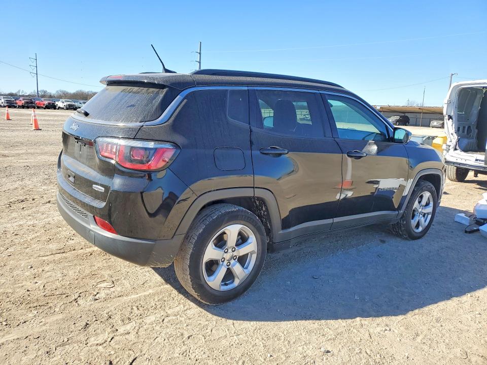 Photo 3 from auction – 2018 JEEP COMPASS with VIN 3C4NJCBB7JT254974