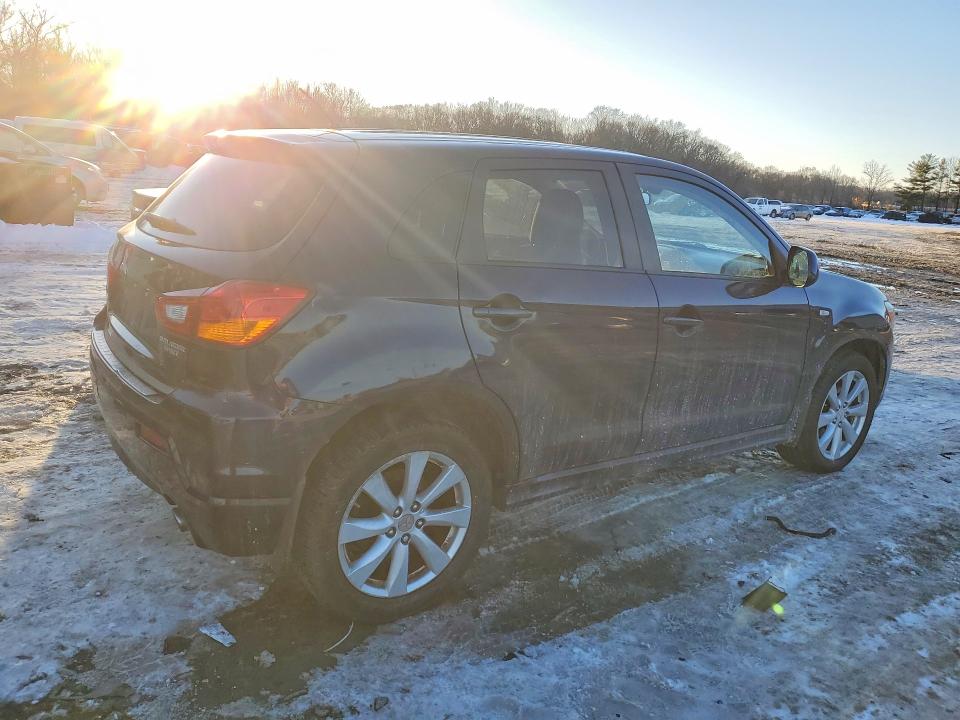 Photo 3 from auction – 2012 MITSUBISHI OUTLANDER with VIN JA4AR4AU0CZ009746