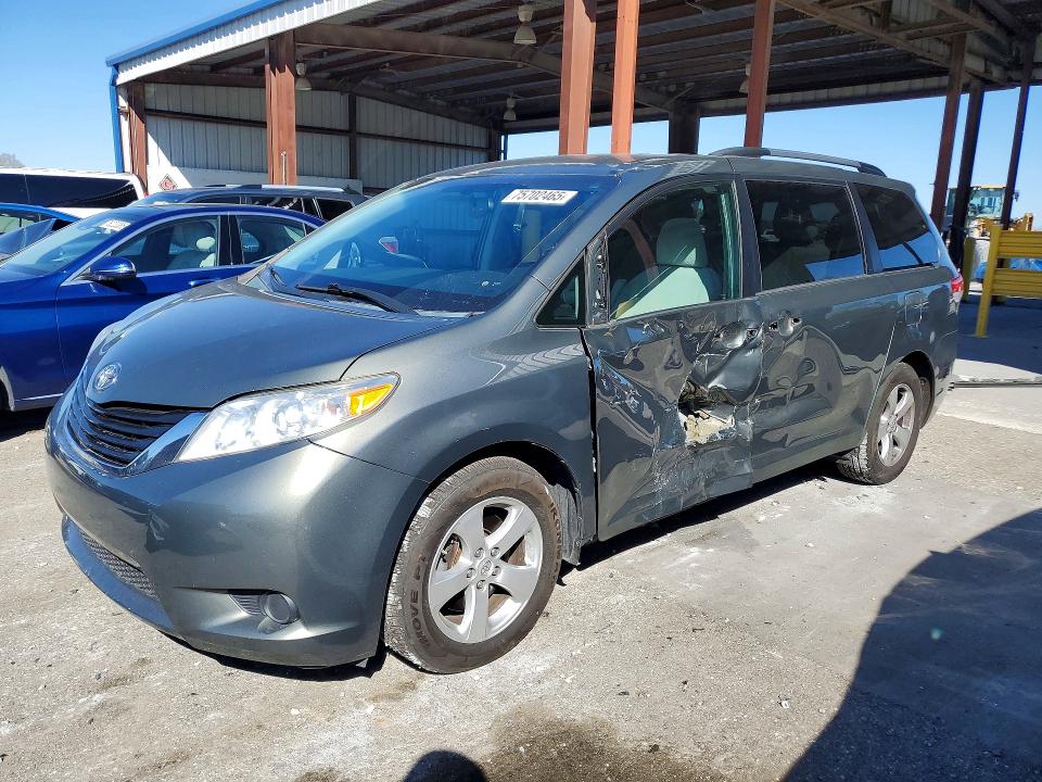 TOYOTA SIENNA 2014 z numerem VIN 5TDKK3DC0ES496544 - Zdjęcie z aukcji