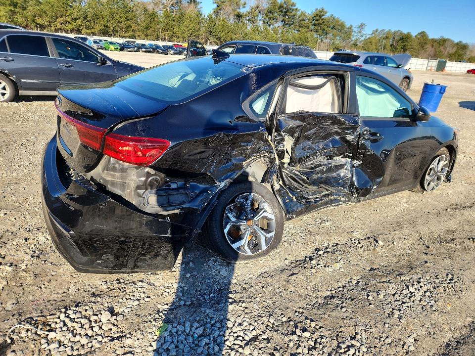Photo 3 from auction – 2021 KIA FORTE with VIN 3KPF24AD5ME332574