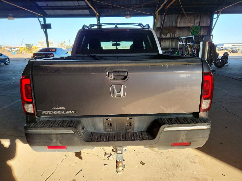 Photo 6 from auction – 2017 HONDA RIDGELINE with VIN 5FPYK2F60HB003067