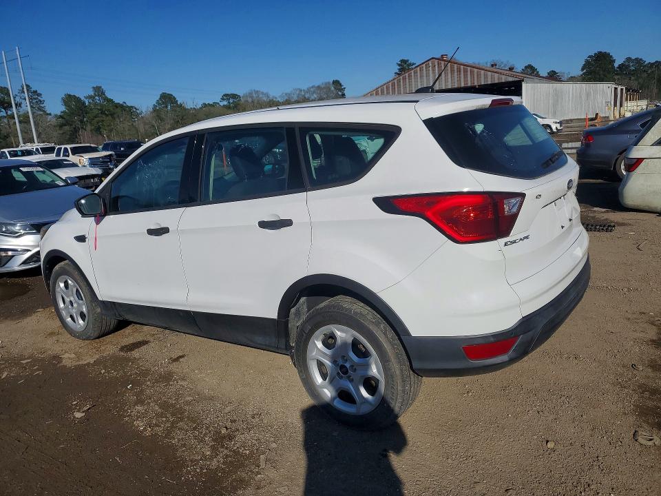 Photo 2 from auction – 2019 FORD ESCAPE with VIN 1FMCU0F78KUB33196