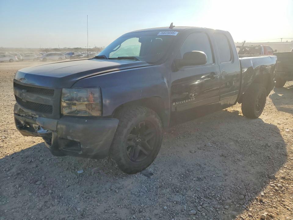 CHEVROLET SILVERADO 2008 with VIN 1GCEC19008Z252599 - Photo from auction