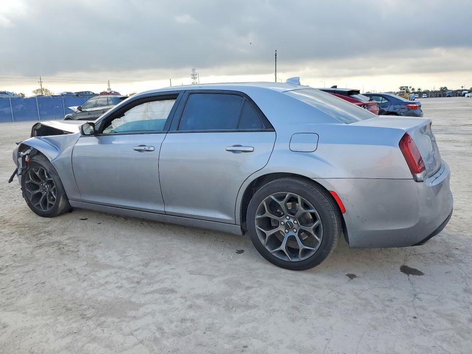 Photo 2 from auction – 2018 CHRYSLER 300 with VIN 2C3CCABG5JH146061