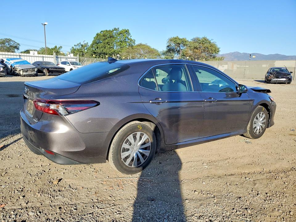 Photo 3 from auction – 2022 TOYOTA CAMRY LE with VIN 4T1C31AK5NU592016