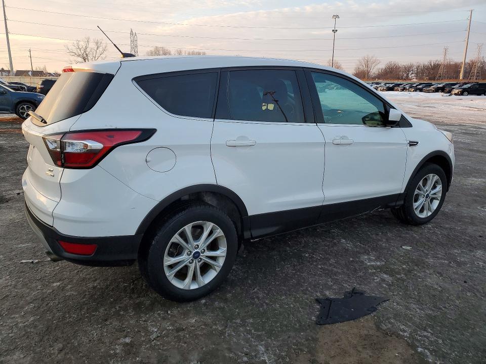 Photo 3 from auction – 2017 FORD ESCAPE SE with VIN 1FMCU9GD8HUC52089