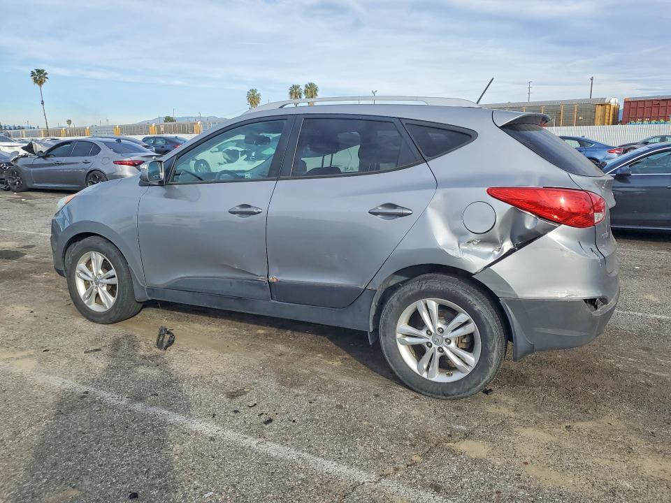 Photo 2 from auction – 2013 HYUNDAI TUCSON GLS with VIN KM8JUCACXDU697089