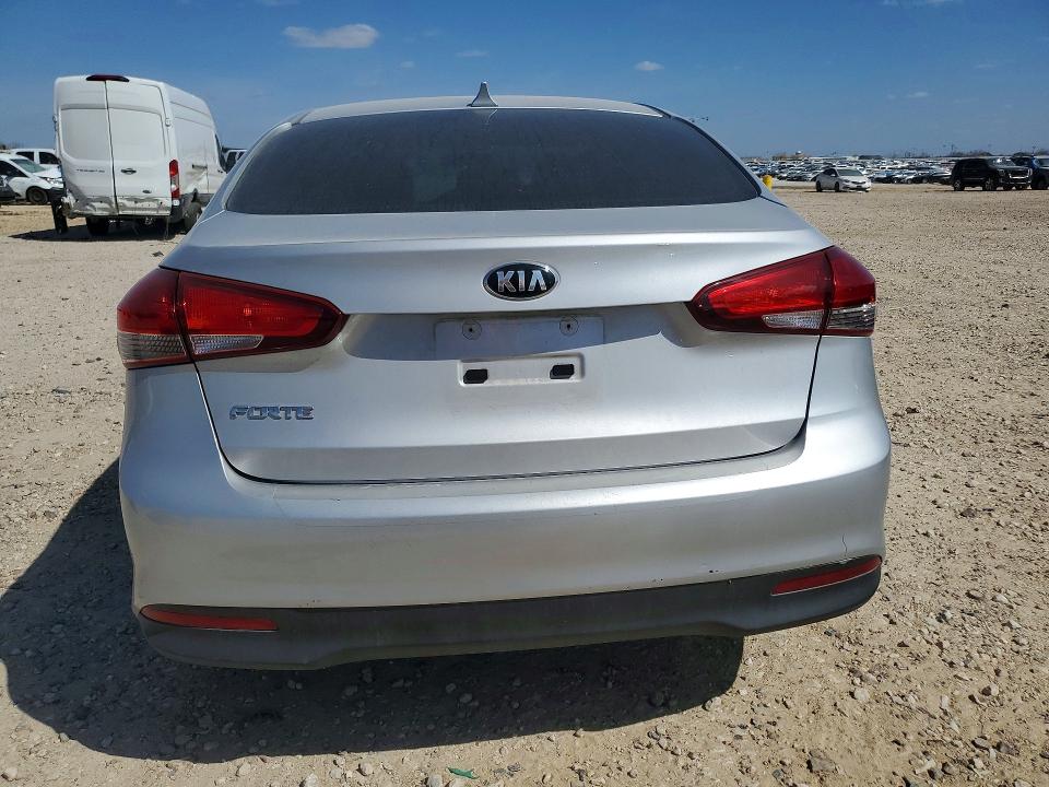 Photo 6 from auction – 2018 KIA FORTE with VIN 3KPFK4A78JE225265