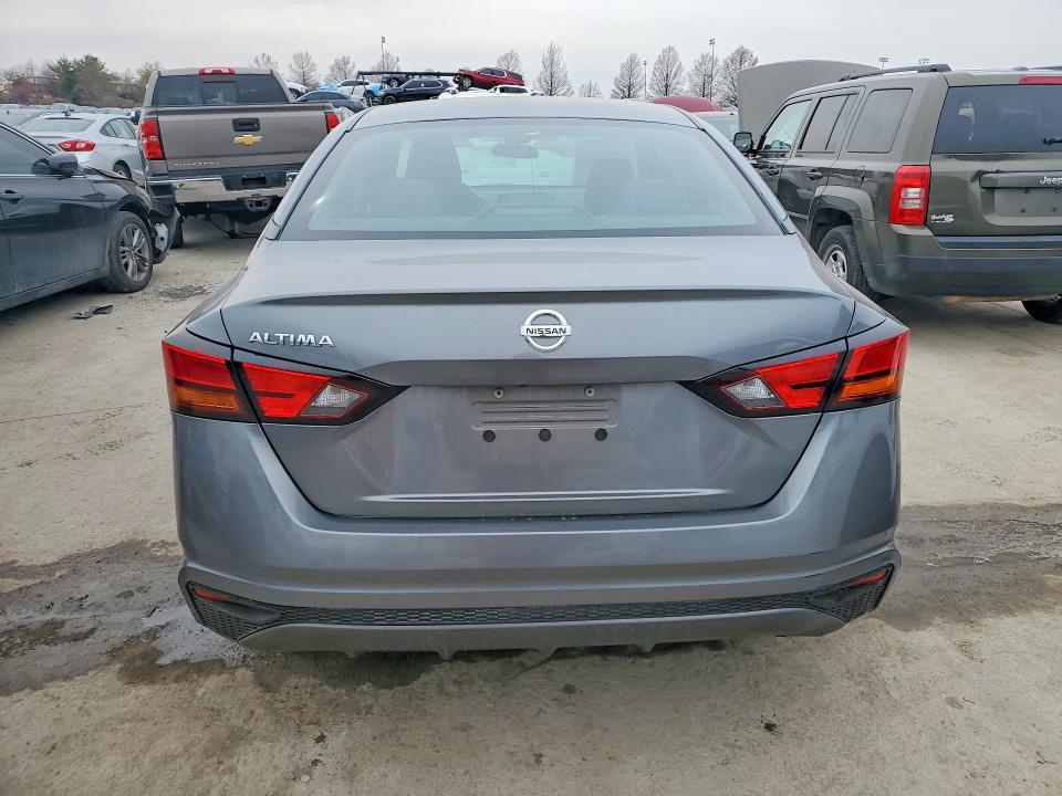 Photo 6 from auction – 2017 TOYOTA CAMRY with VIN 4T1BF1FKXHU618657