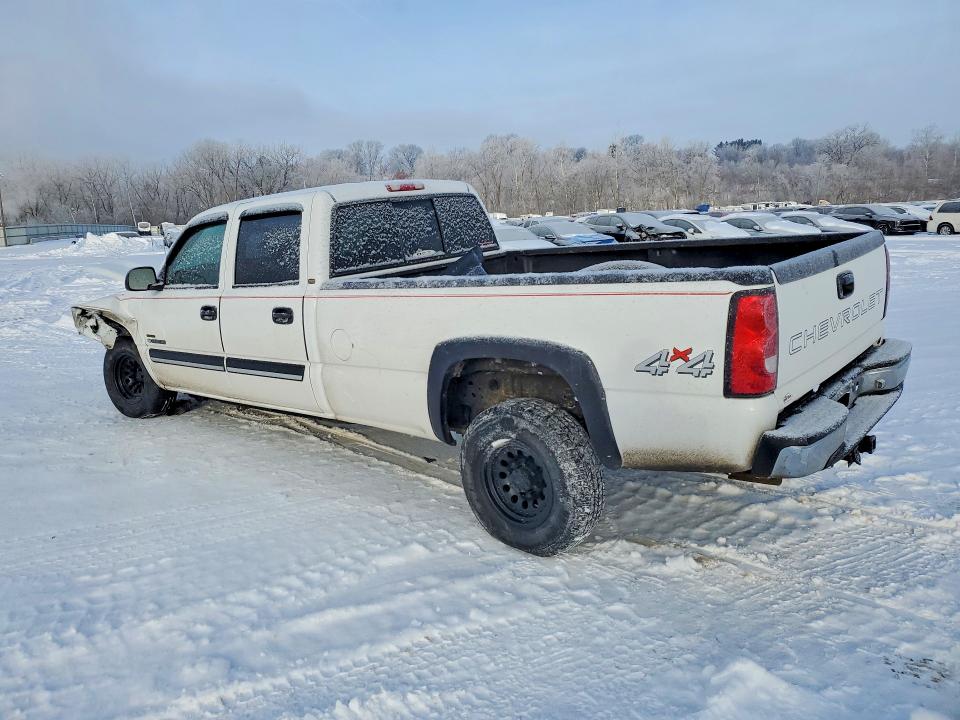 Photo 2 from auction – 2005 CHEVROLET SILVERADO with VIN 1GCHK232X5F881056