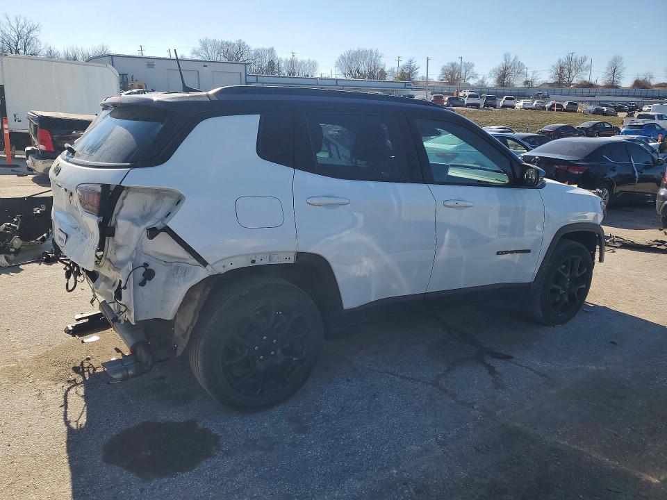 Photo 3 from auction – 2022 JEEP COMPASS with VIN 3C4NJDBB1NT198834