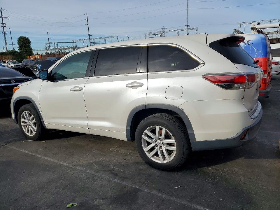 Photo 2 from auction – 2015 TOYOTA HIGHLANDER with VIN 5TDZARFH6FS016439