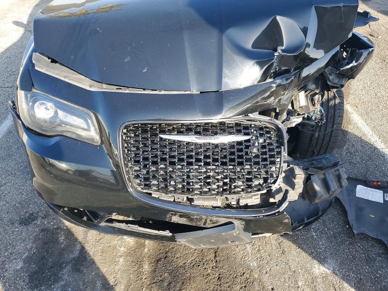 Photo 11 from auction – 2015 CHRYSLER 300 with VIN 2C3CCABG5FH830504