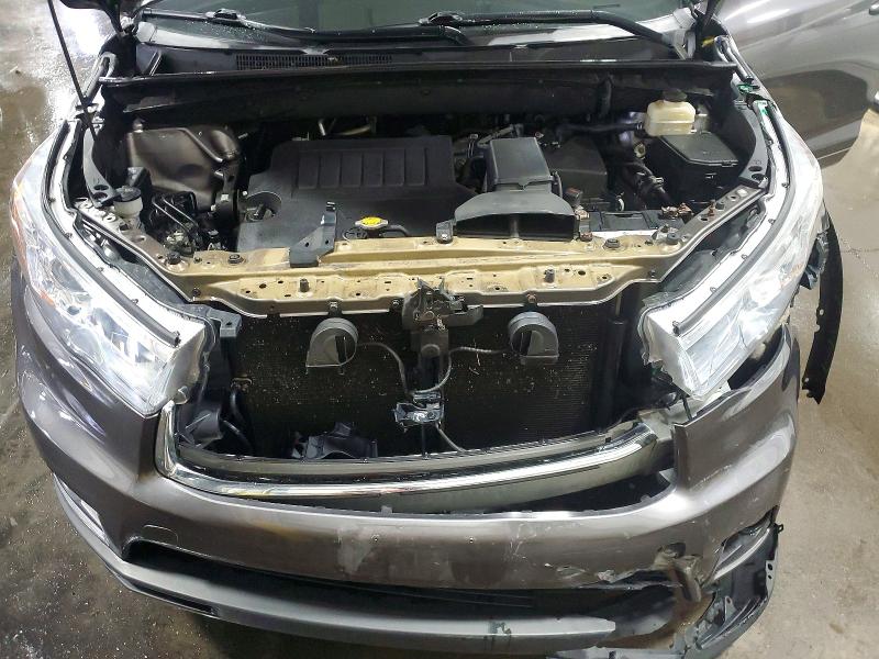 Photo 12 from auction – 2015 TOYOTA HIGHLANDER with VIN 5TDBKRFH7FS168440