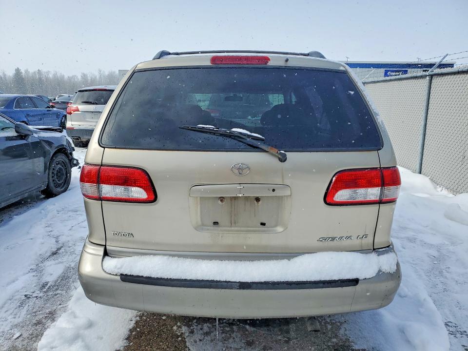 Photo 6 from auction – 2002 TOYOTA SIENNA with VIN 4T3ZF13C52U429778