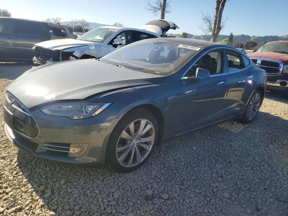 TESLA MODEL S 2014 with VIN 5YJSA1H12EFP42823 - Photo from auction