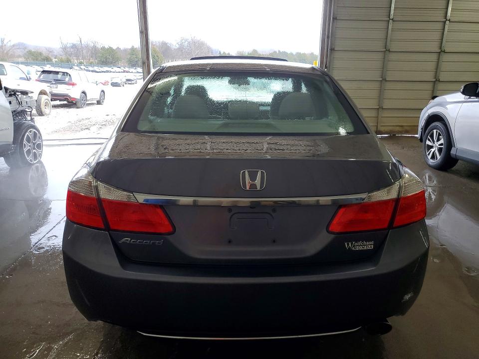 Photo 6 from auction – 2015 HONDA ACCORD with VIN 1HGCR2F71FA264142