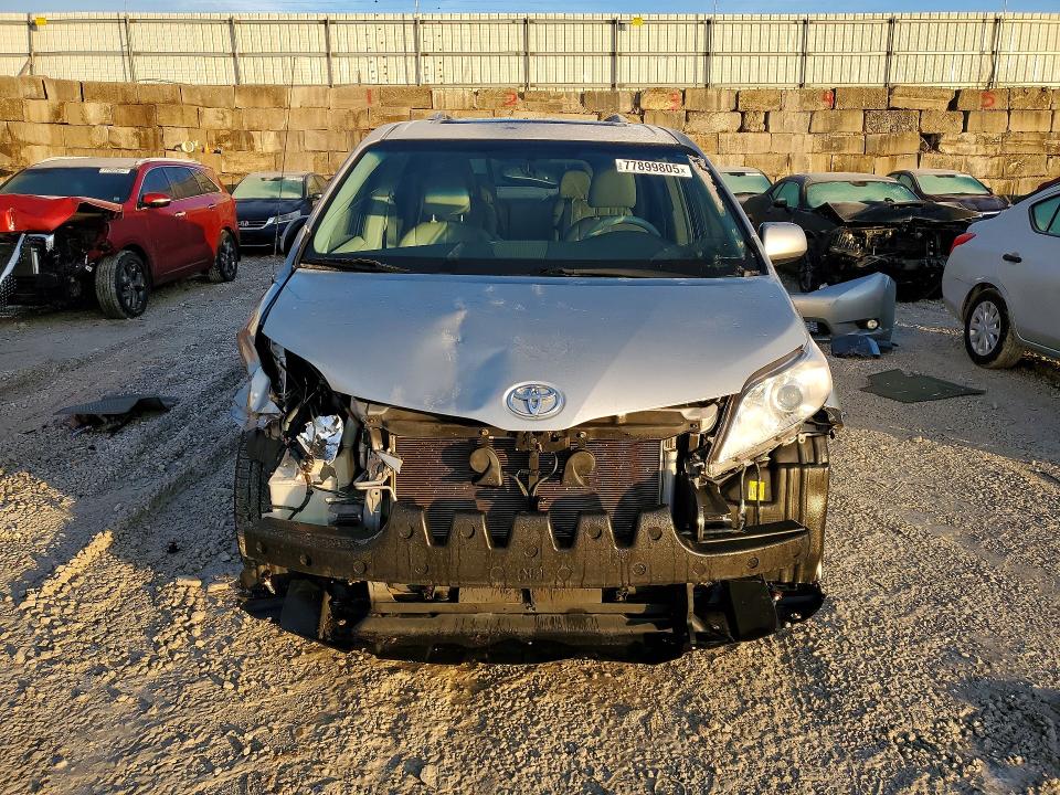 Photo 5 from auction – 2014 TOYOTA SIENNA with VIN 5TDYK3DC0ES501896