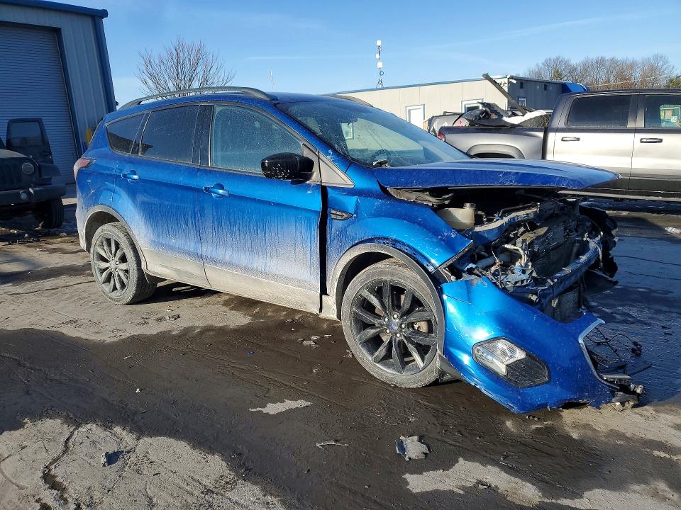 Photo 4 from auction – 2017 FORD ESCAPE with VIN 1FMCU9GD7HUE04007