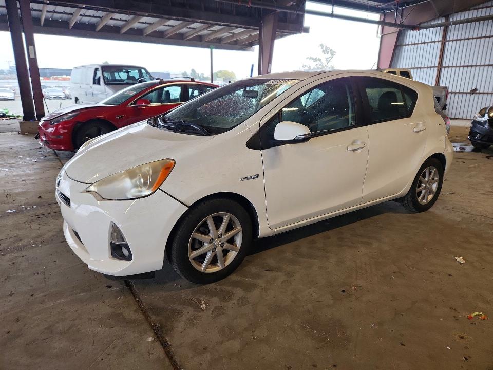 Photo 1 from auction – 2013 TOYOTA PRIUS C with VIN JTDKDTB39D1047730