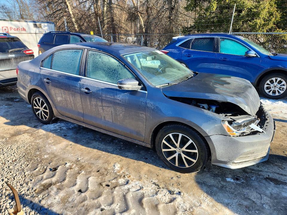 Photo 4 from auction – 2017 VOLKSWAGEN JETTA with VIN 3VWDB7AJ4HM217648