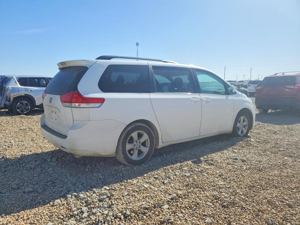 Photo 3 from auction – 2011 TOYOTA SIENNA with VIN 5TDKK3DC9BS014553