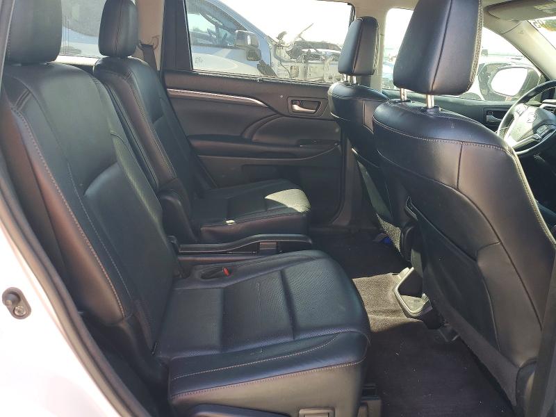 Photo 11 from auction – 2017 TOYOTA HIGHLANDER with VIN 5TDYZRFH0HS214988