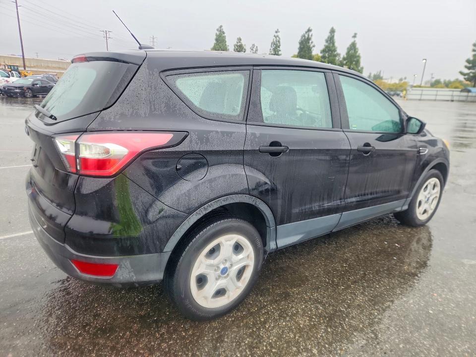 Photo 3 from auction – 2017 FORD ESCAPE with VIN 1FMCU0F77HUD85353
