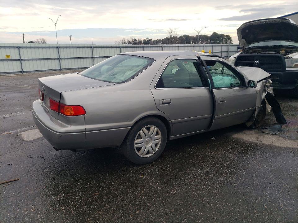 Photo 3 from auction – 2000 TOYOTA CAMRY with VIN 4T1BG22K2YU643691