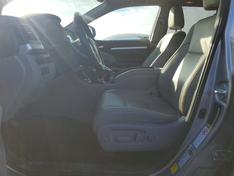 Photo 7 from auction – 2019 TOYOTA HIGHLANDER with VIN 5TDKZRFH4KS563293