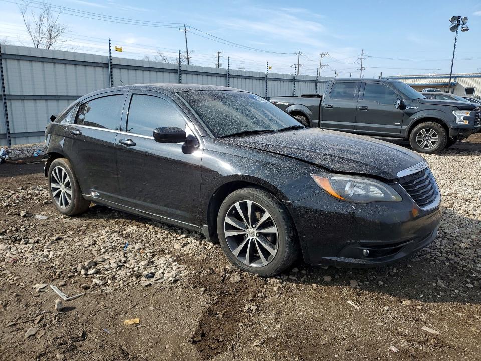 Photo 4 from auction – 2013 CHRYSLER 200 TOURIN with VIN 1C3CCBBG1DN738302
