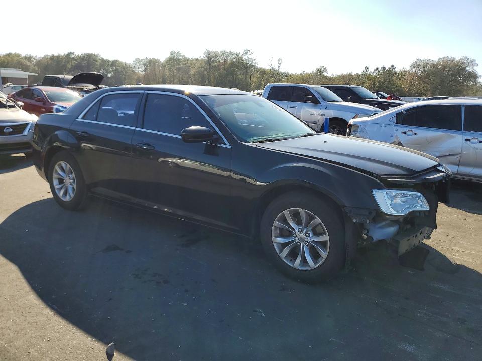 Foto 4 de la subasta – 2015 CHRYSLER 300 LIMITE con VIN 2C3CCAAG3FH898494
