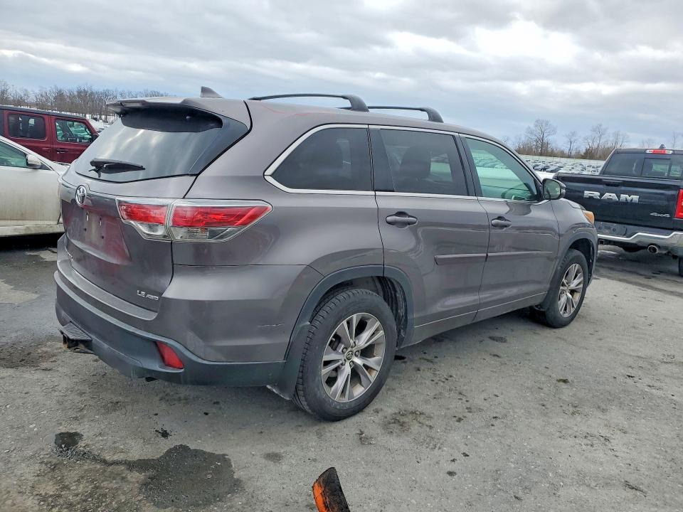 Photo 3 from auction – 2016 TOYOTA HIGHLANDER with VIN 5TDBKRFH8GS254695