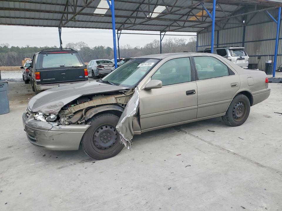 TOYOTA CAMRY CE 2000 with VIN 4T1BG22K7YU651561 - Photo from auction