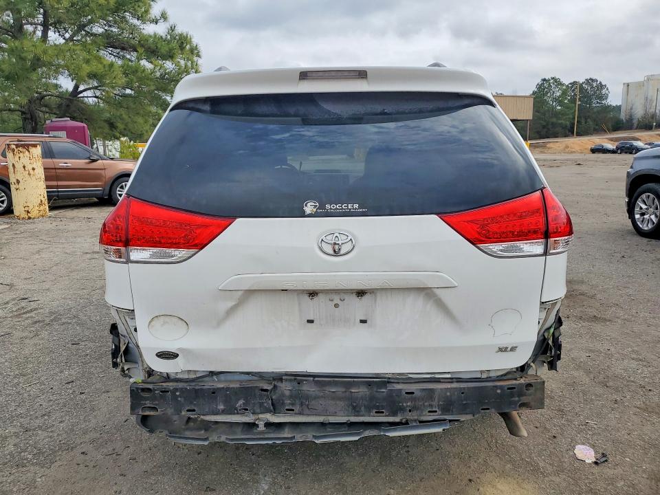 Photo 6 from auction – 2014 TOYOTA SIENNA XLE with VIN 5TDYK3DCXES490745