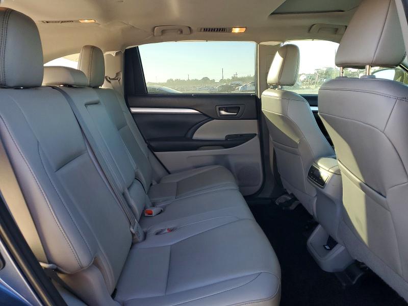 Photo 11 from auction – 2019 TOYOTA HIGHLANDER with VIN 5TDKZRFH7KS299163