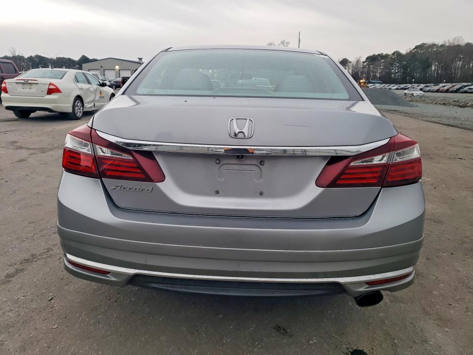 Photo 6 from auction – 2016 HONDA ACCORD with VIN 1HGCR2F33GA203745