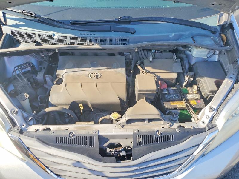 Photo 12 from auction – 2013 TOYOTA SIENNA XLE with VIN 5TDYK3DC9DS390358
