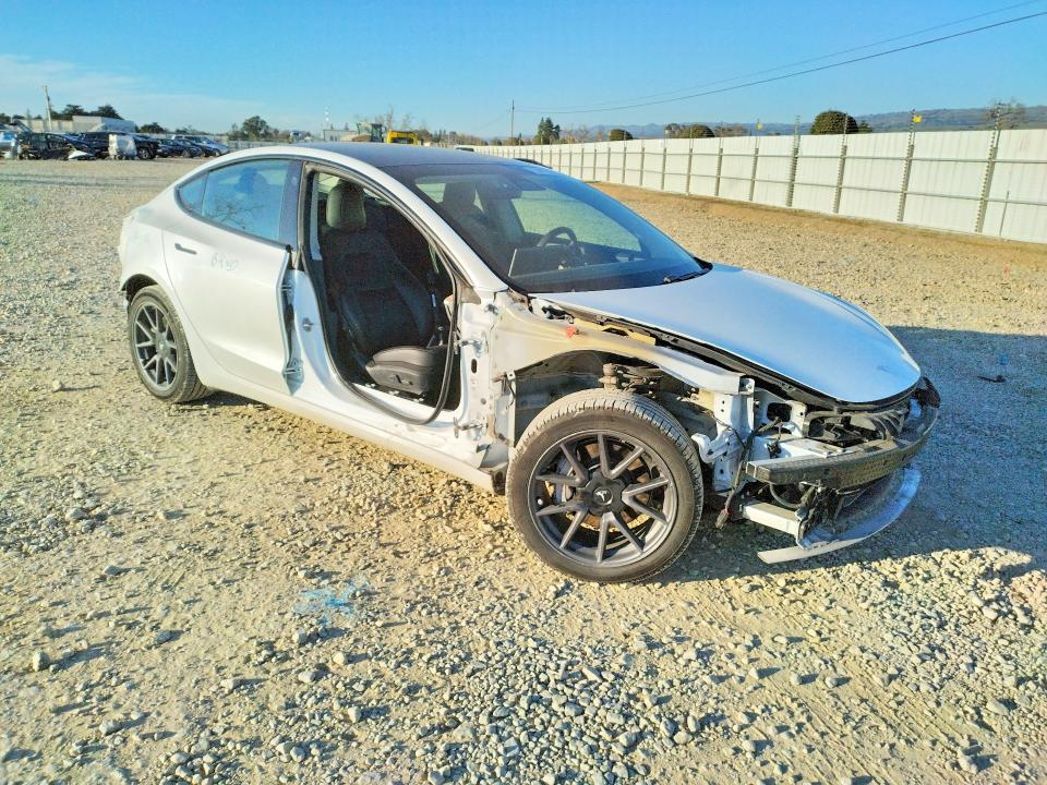 Photo 4 from auction – 2021 TESLA MODEL 3 with VIN 5YJ3E1EA5MF879220