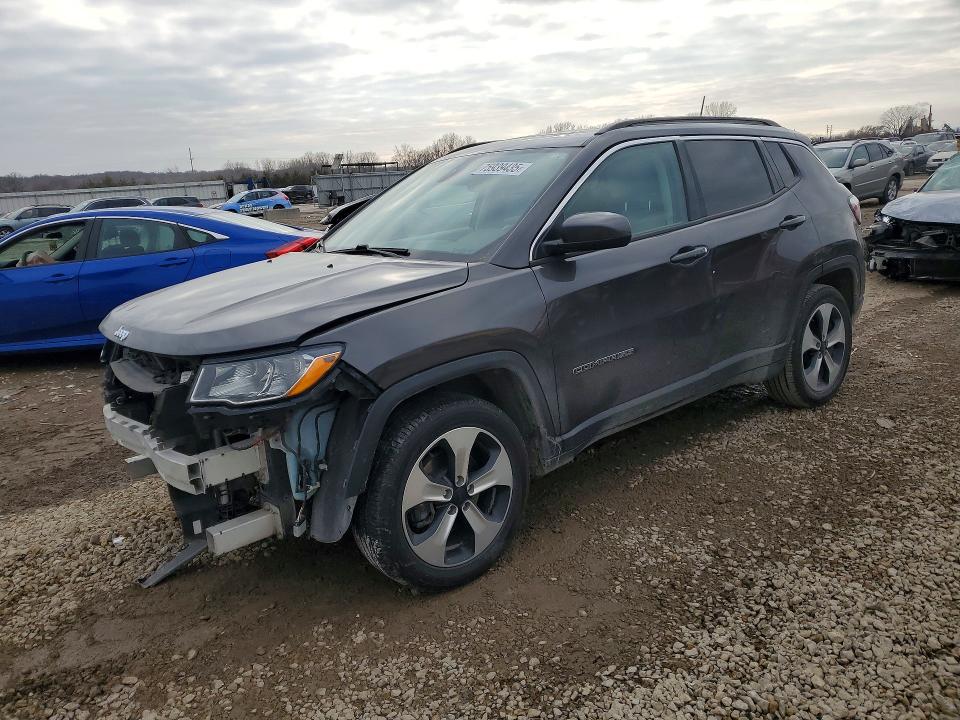 JEEP COMPASS 2018 with VIN 3C4NJCBB1JT182122 - Photo from auction