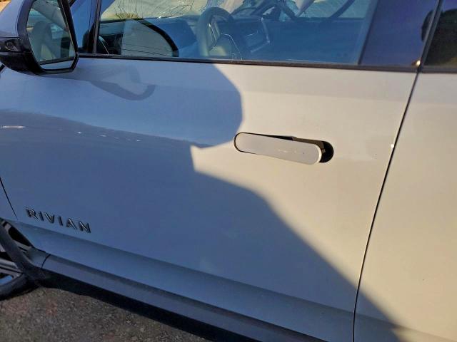 Photo 7 from auction – 2025 RIVIAN R1S ADVENT with VIN 7PDSGBBA3SN066045
