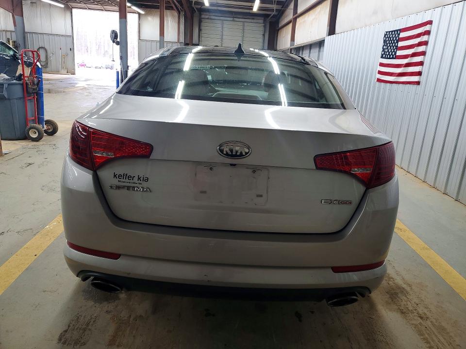 Foto 6 de la subasta – 2013 KIA OPTIMA EX con VIN 5XXGN4A74DG216196