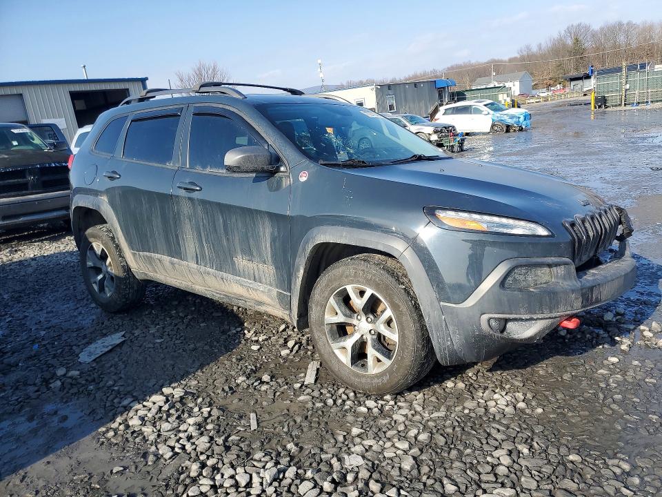 Photo 4 from auction – 2017 JEEP CHEROKEE T with VIN 1C4PJMBBXHW625158