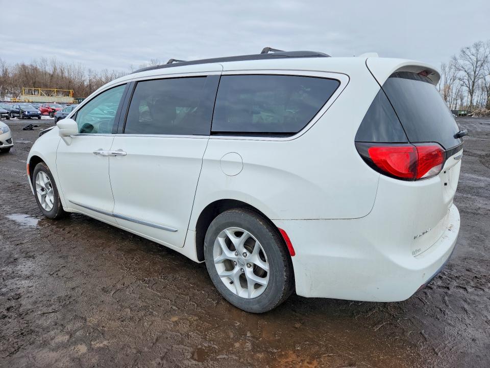 Photo 2 from auction – 2017 CHRYSLER PACIFICA with VIN 2C4RC1BG3HR623080