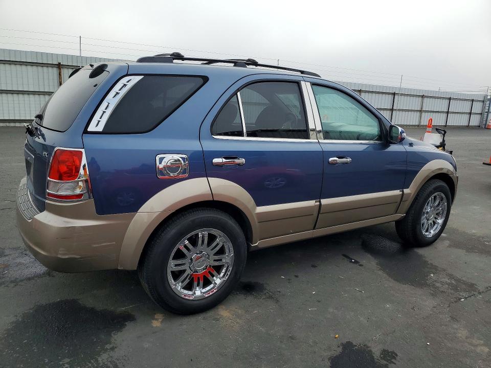 Photo 3 from auction – 2005 KIA SORENTO EX with VIN KNDJD733055484558