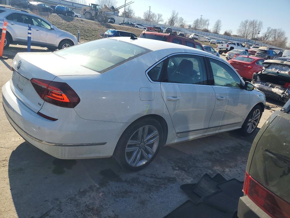 Photo 3 from auction – 2017 VOLKSWAGEN PASSAT with VIN 1VWGT7A32HC067911