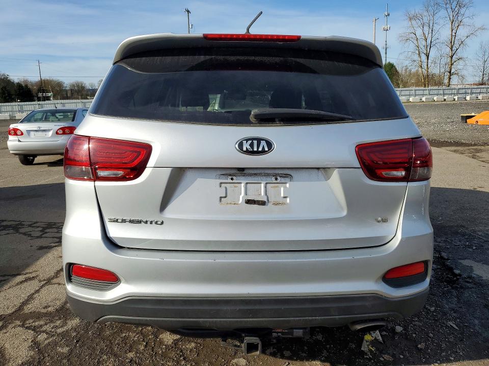 Photo 6 from auction – 2019 KIA SORENTO LX with VIN 5XYPGDA57KG477405