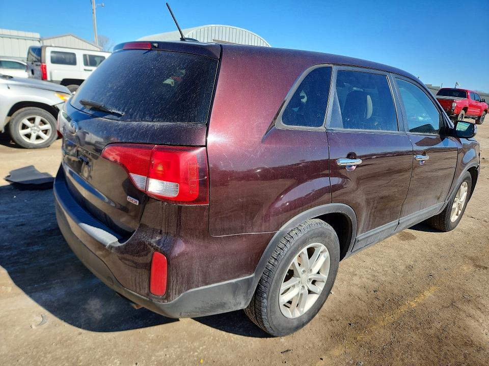 Photo 3 from auction – 2015 KIA SORENTO with VIN 5XYKT3A60FG598839